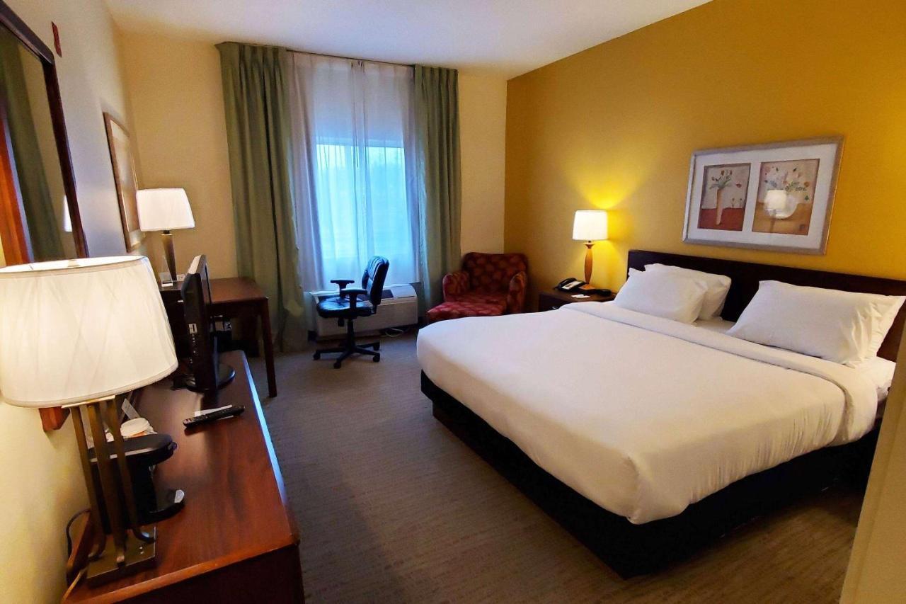 Wingate By Wyndham Uniontown Hotel Exterior photo