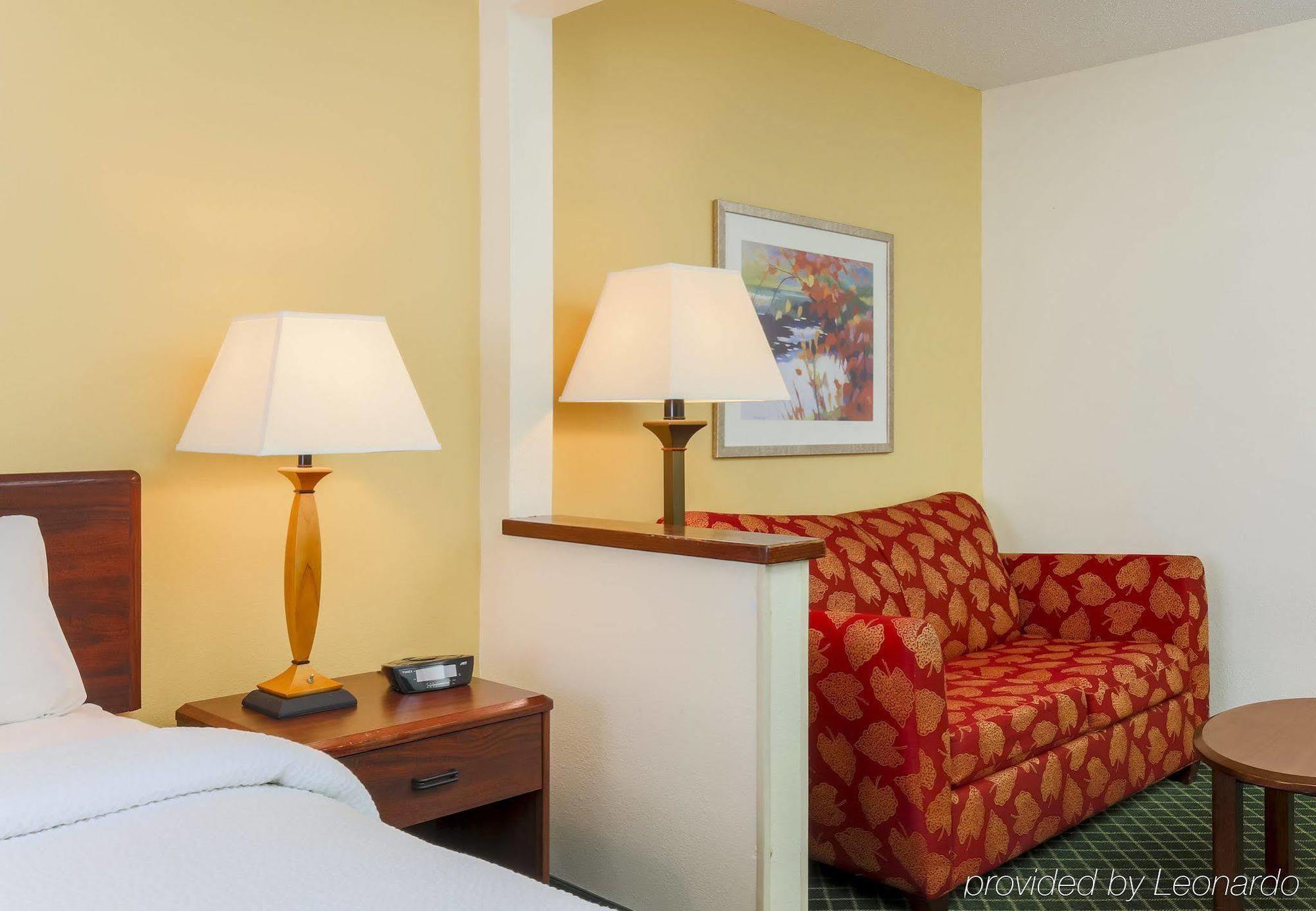 Wingate By Wyndham Uniontown Hotel Exterior photo
